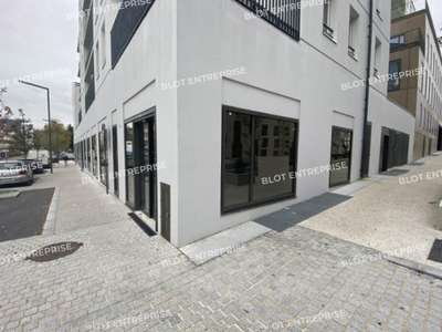 Location local neuf 152m² empl stratégique Lorient