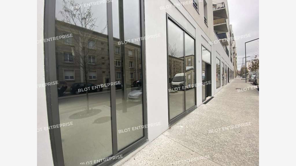 Location local neuf 152m² empl stratégique Lorient