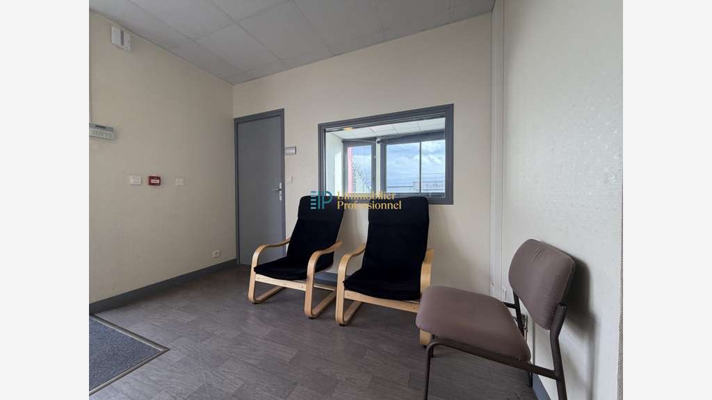 A louer bureaux 70m² R+1 à Lanester ZA de Kerpont