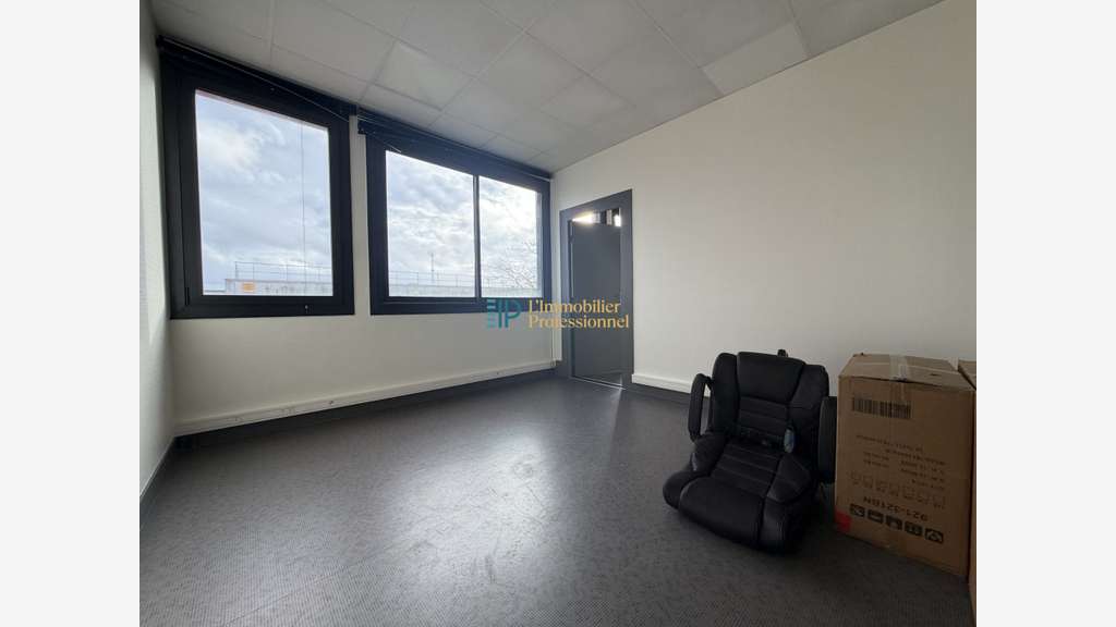 A louer bureaux 70m² R+1 à Lanester ZA de Kerpont
