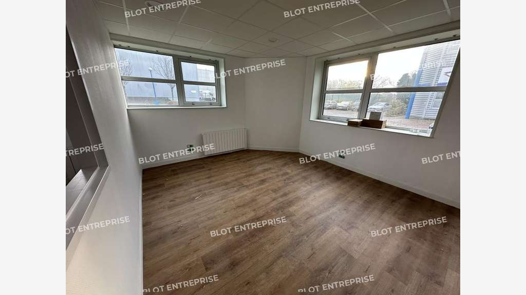 A louer bureaux 130m² parc activités Lorient Nord
