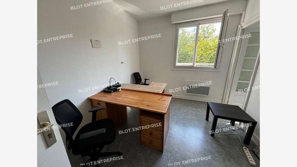 A louer bureaux lumineux 80m² empl N°1 à Lorient