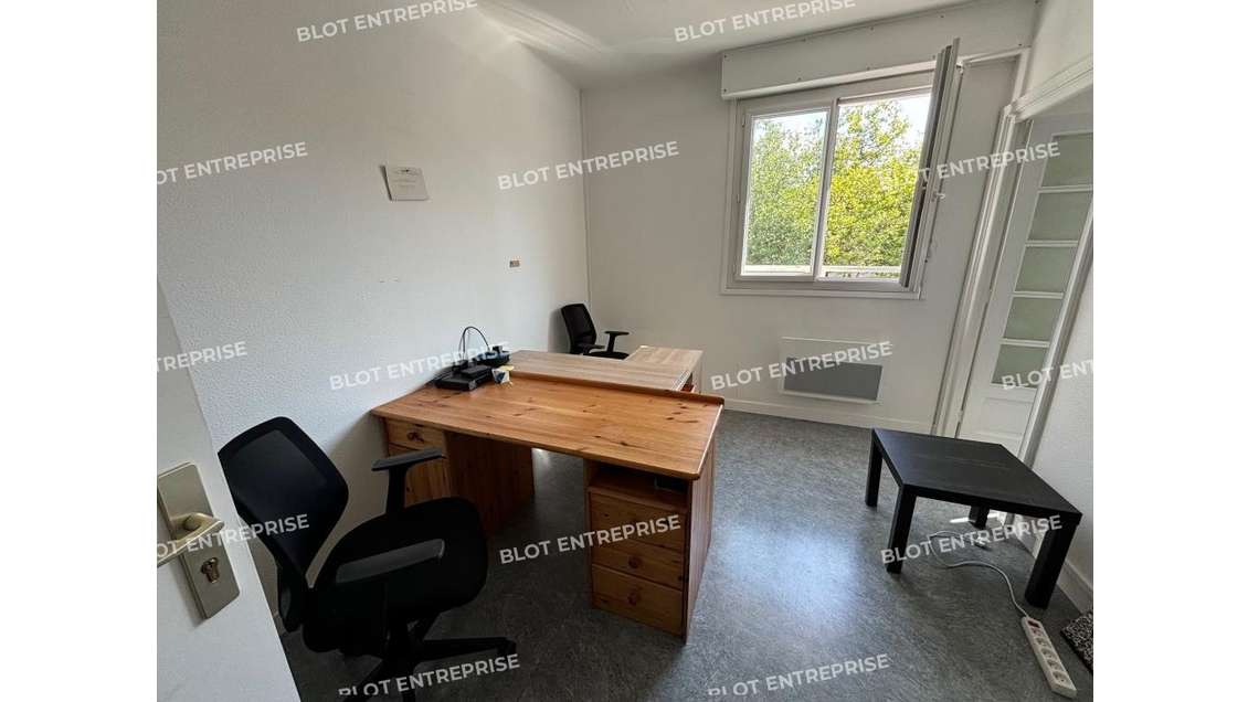 A louer bureaux lumineux 80m² empl N°1 à Lorient