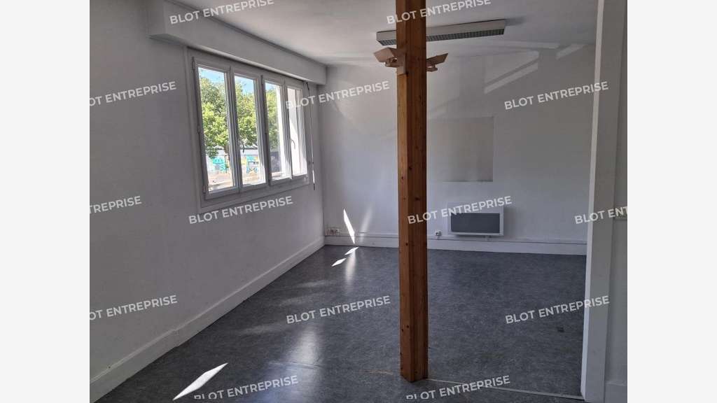 A louer bureaux lumineux 80m² empl N°1 à Lorient