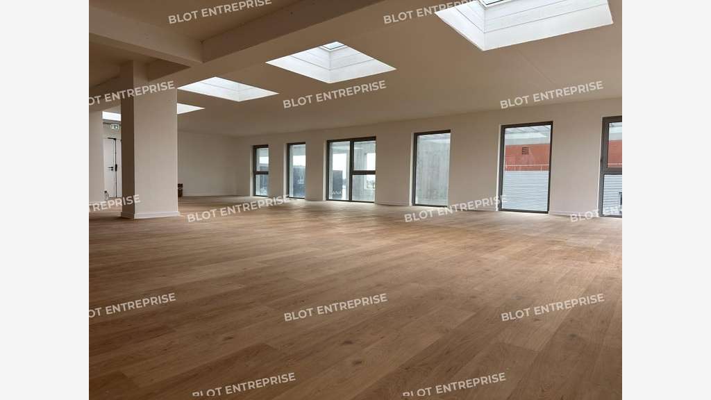 A louer bureaux neufs de 178m² à Lorient la Base