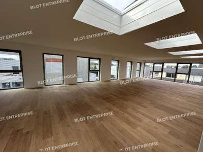 A louer bureaux neufs de 178m² à Lorient la Base