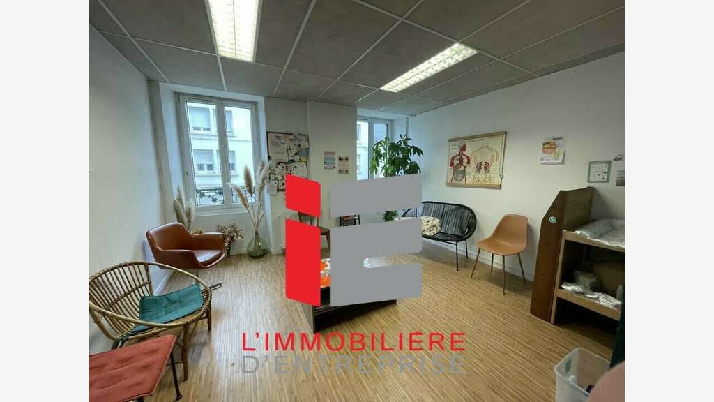 Bureaux 112m² R+1 à louer à Lorient