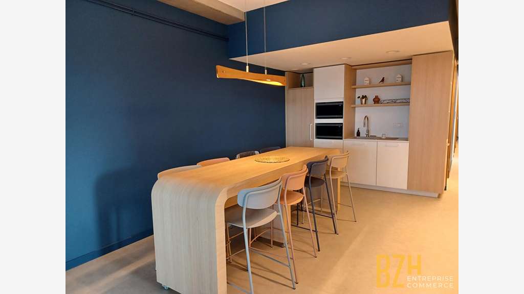 A louer bureau neuf 38m² R+1 à Lorient  la Base