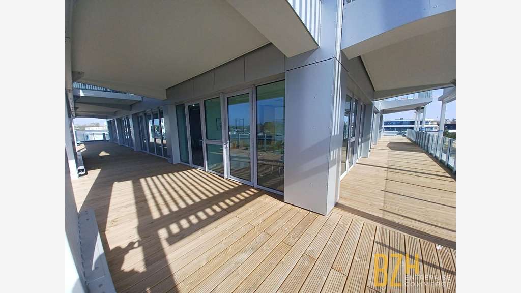 A louer bureau neuf 38m² R+1 à Lorient  la Base