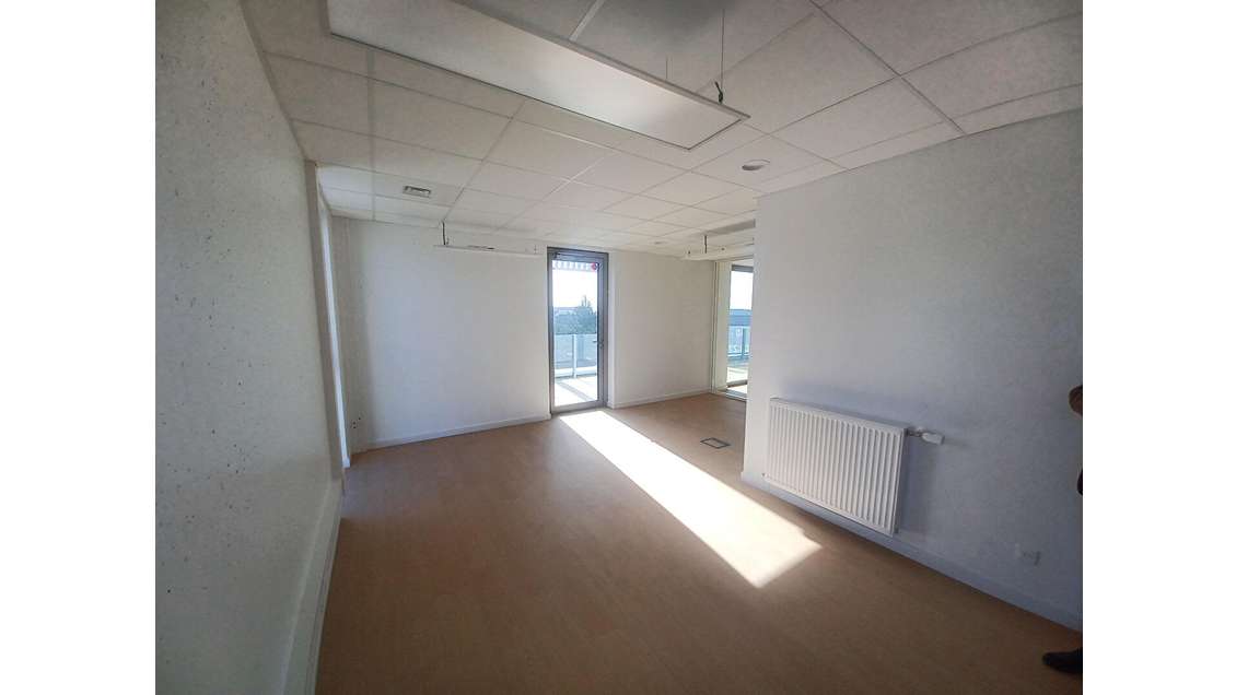 A louer bureau neuf 38m² R+1 à Lorient la Base