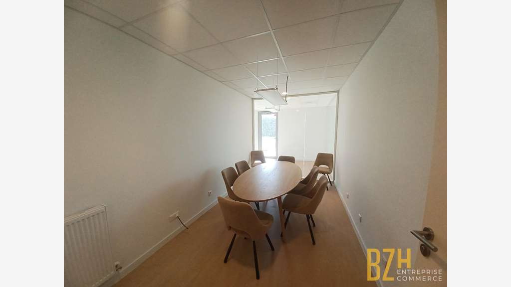 A louer bureau neuf 38m² R+1 à Lorient  la Base