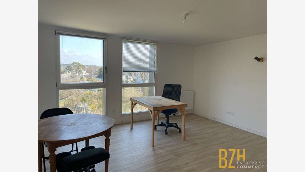 A louer bureau de 18m² en R+1 secteur Lorient
