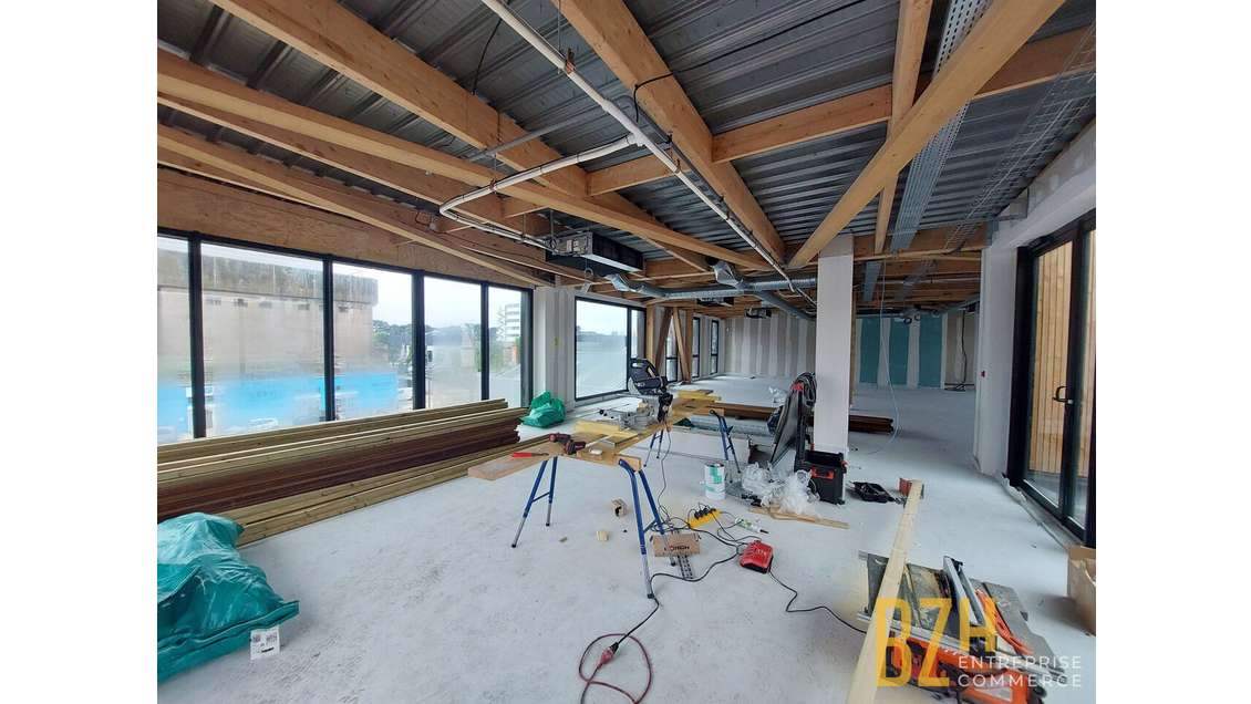 A louer bureaux 467m² R+2 à Lorient la Base