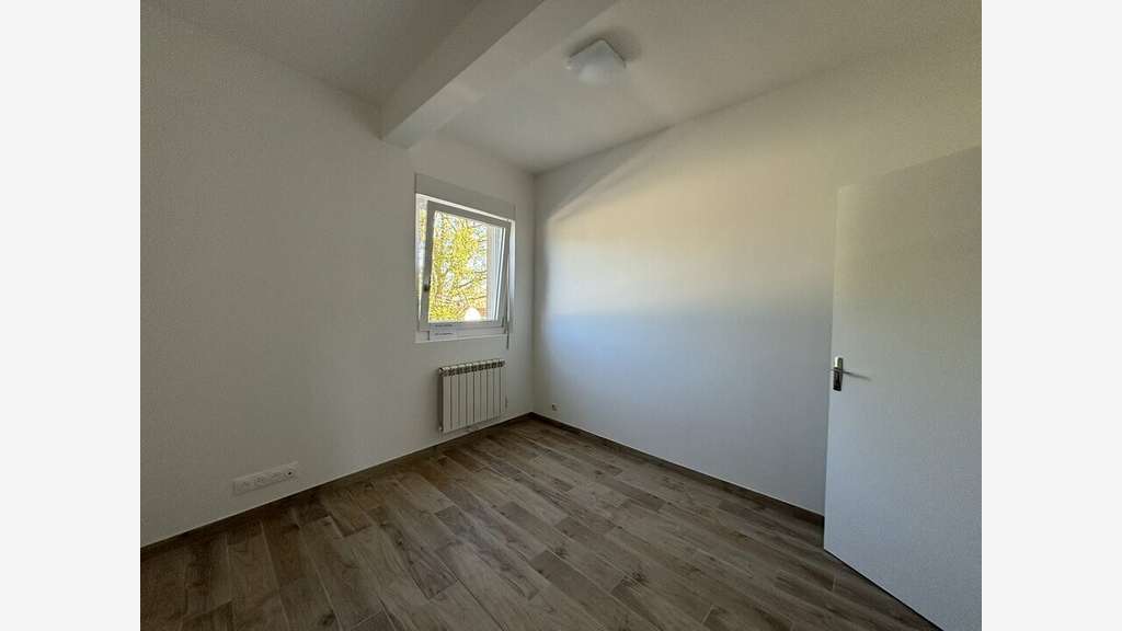 Bureaux rénovés 52m² à louer au 1er étage à Lucé