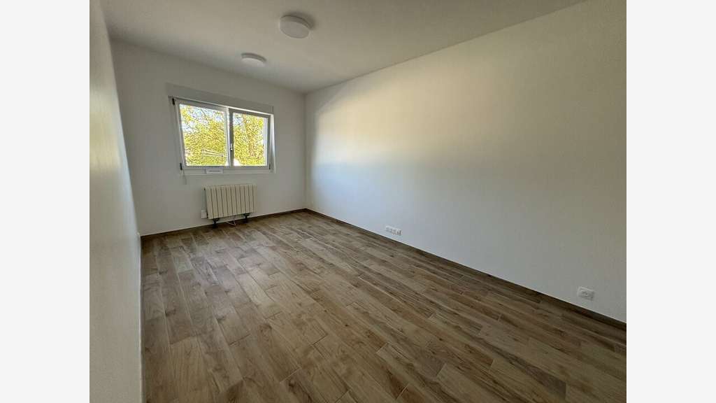 Bureaux rénovés 52m² à louer au 1er étage à Lucé