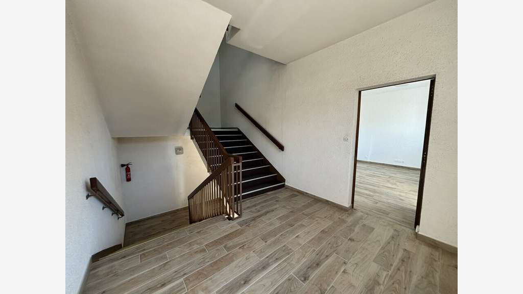 Bureaux rénovés 52m² à louer au 1er étage à Lucé