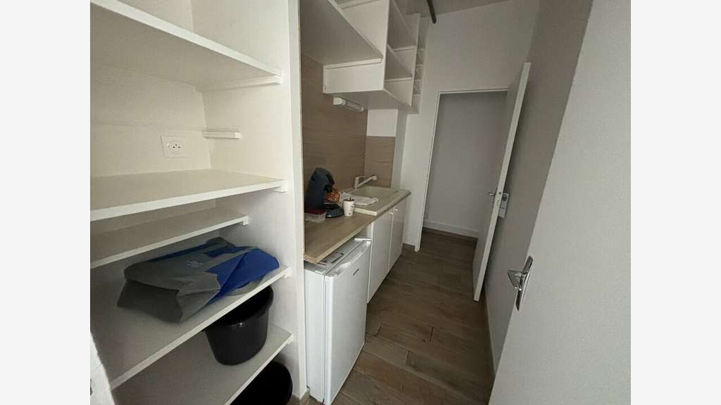 Bureaux rénovés 52m² à louer au 1er étage à Lucé