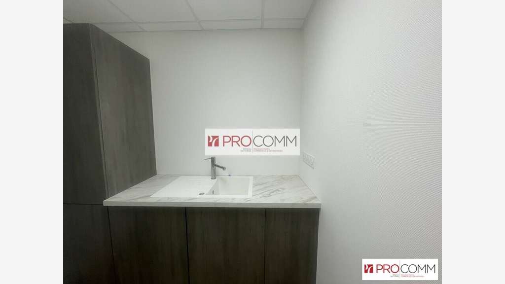 Bureau 18m² R+1 à louer à Luisant