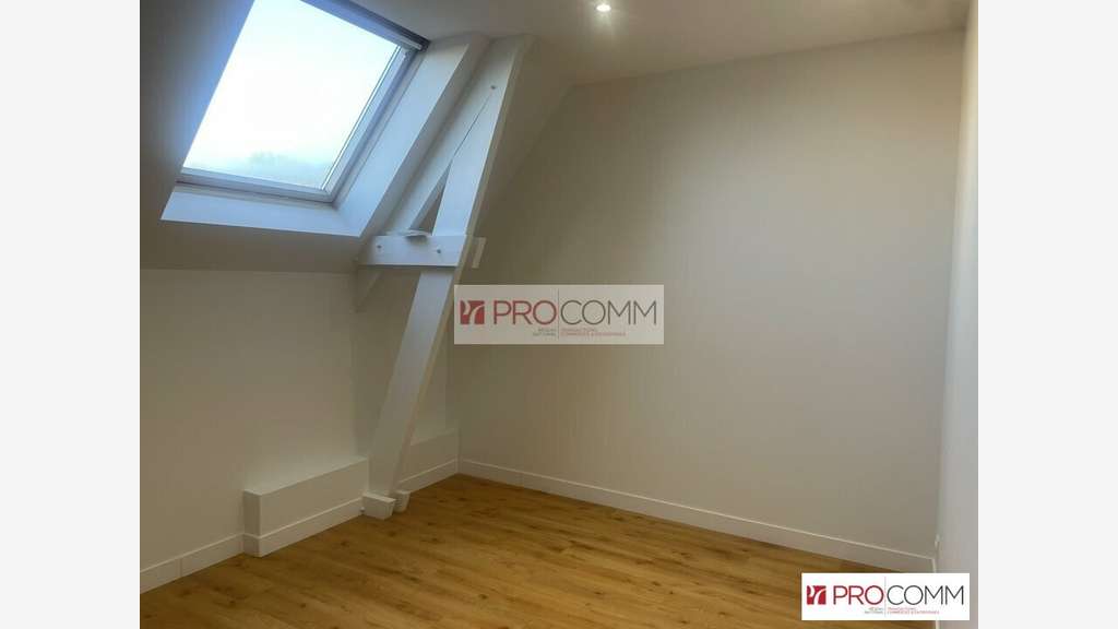 Bureau 18m² R+1 à louer à Luisant