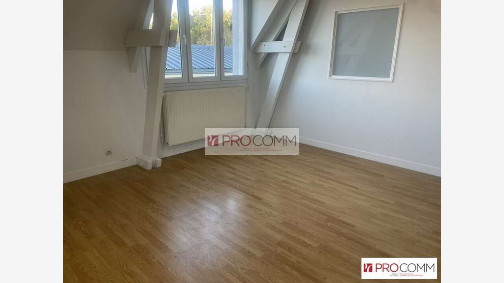 Bureau 12m² R+1 à louer à Luisant
