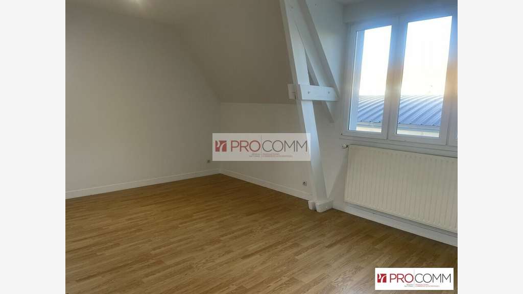 Bureau 12m² R+1 à louer à Luisant