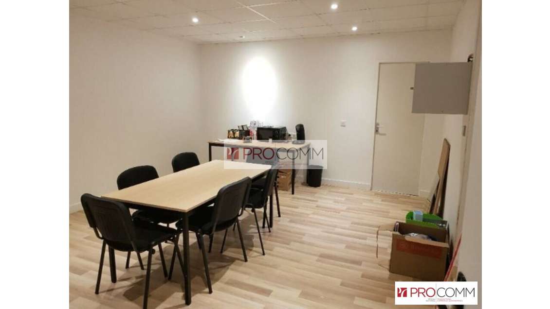 Bureaux 166m² à louer à Luisant 