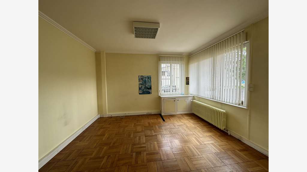 Immeuble de bureaux à louer à Luisant
