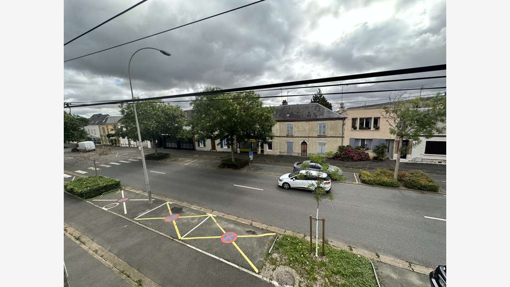 Immeuble de bureaux à louer à Luisant