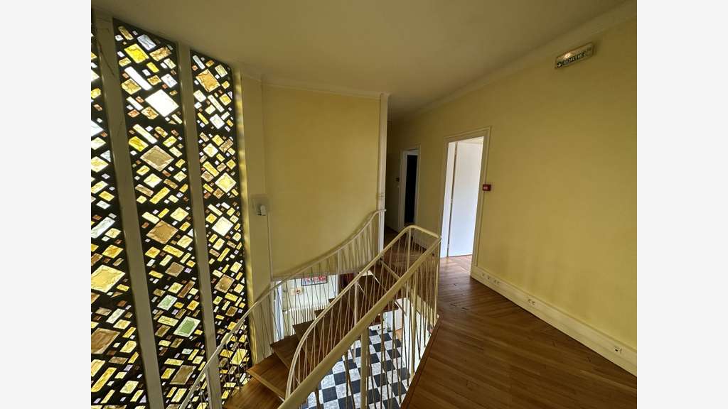 Immeuble de bureaux à louer à Luisant
