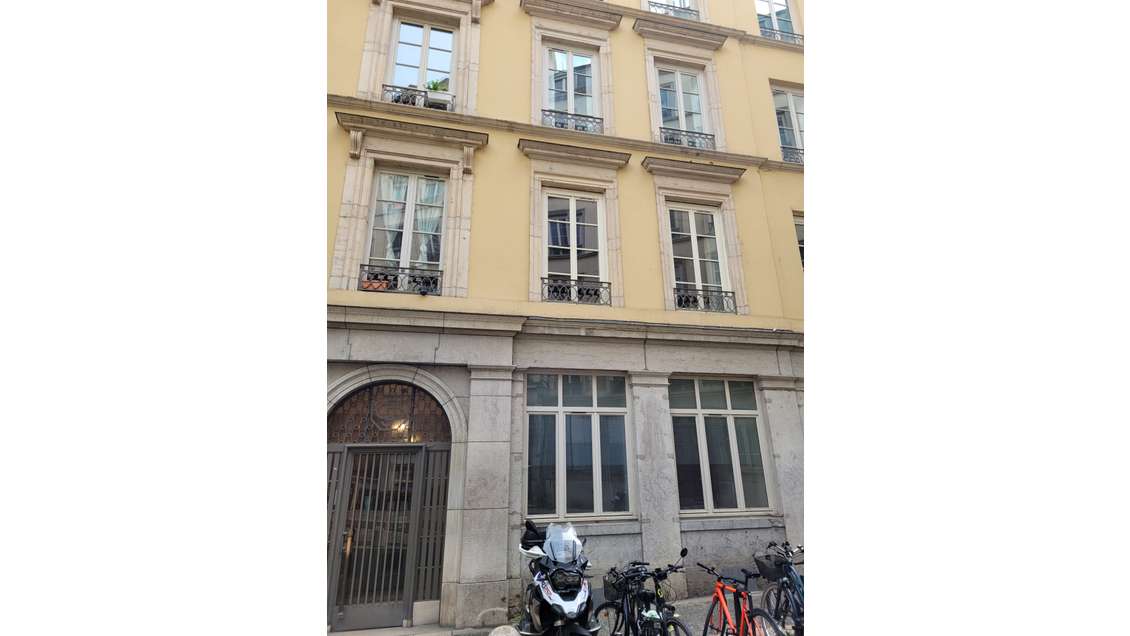 A louer bureau de 89m² en RDC à Lyon 69001 Opera