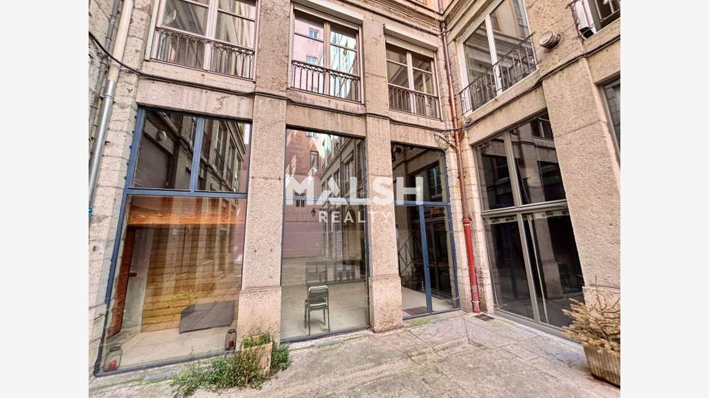 Loue bureaux de 180 et 54m² à Lyon 69001