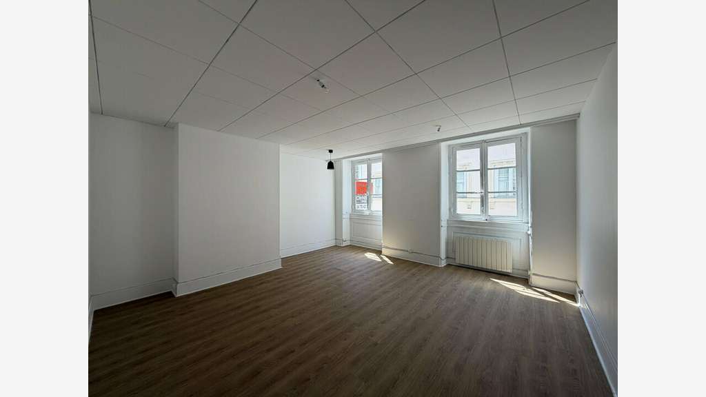 Bureaux traversants rénovés à louer à Lyon 1er