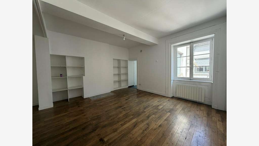 Bureaux traversants rénovés à louer à Lyon 1er