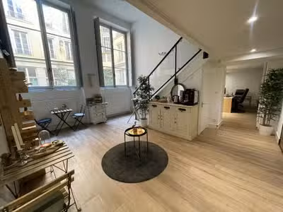 Bureaux 184m² rénovés cloisonnés à louer Lyon 1er