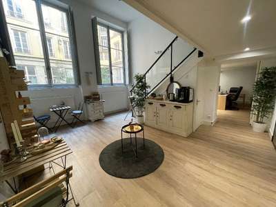 Bureaux 184m² rénovés cloisonnés à louer Lyon 1er