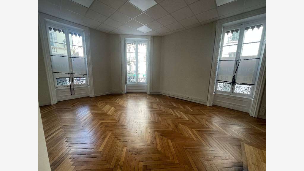 Rare bureaux rénovés de 400m² à louer Lyon 2e