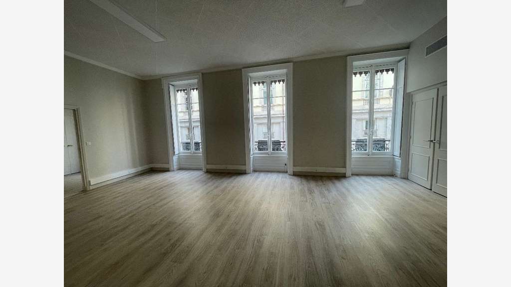 Rare bureaux rénovés de 400m² à louer Lyon 2e