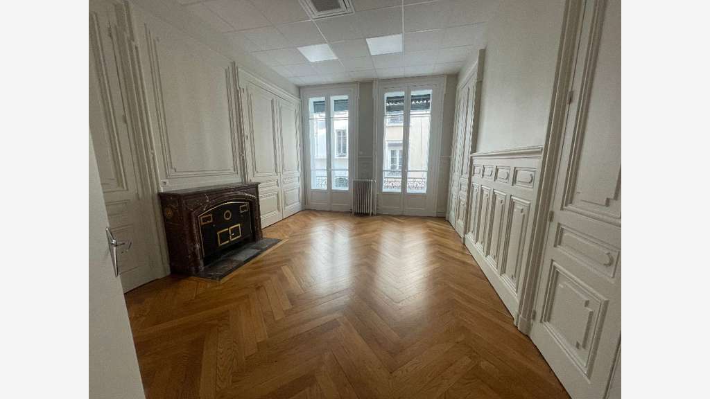 Rare bureaux rénovés de 400m² à louer Lyon 2e