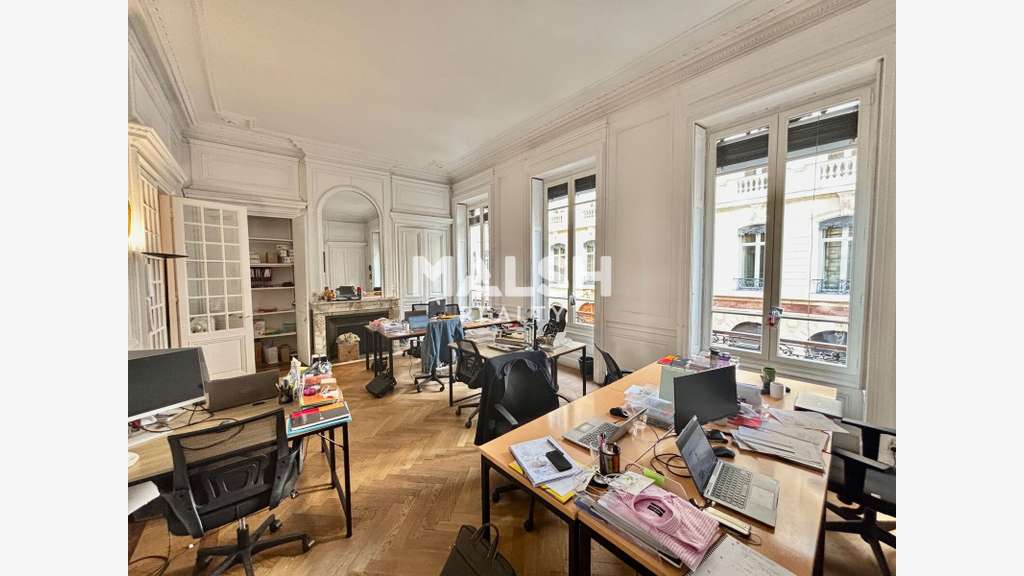 A louer bureaux 124m² à Lyon 2e Presqu'île 