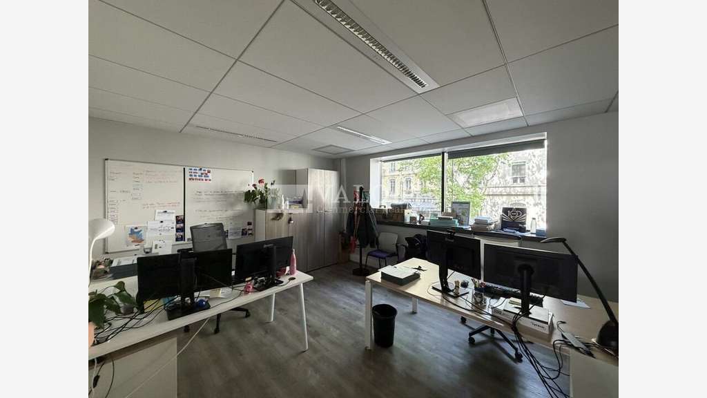 Bureaux dès 222 m² R+1 à louer à Lyon 2e Perrache