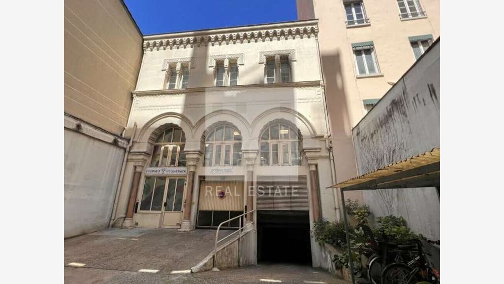 A louer beaux bureaux 828m à Lyon 2e gare Perrache