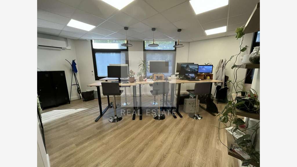 Bureaux excellent état 134m² à louer à Lyon 3e