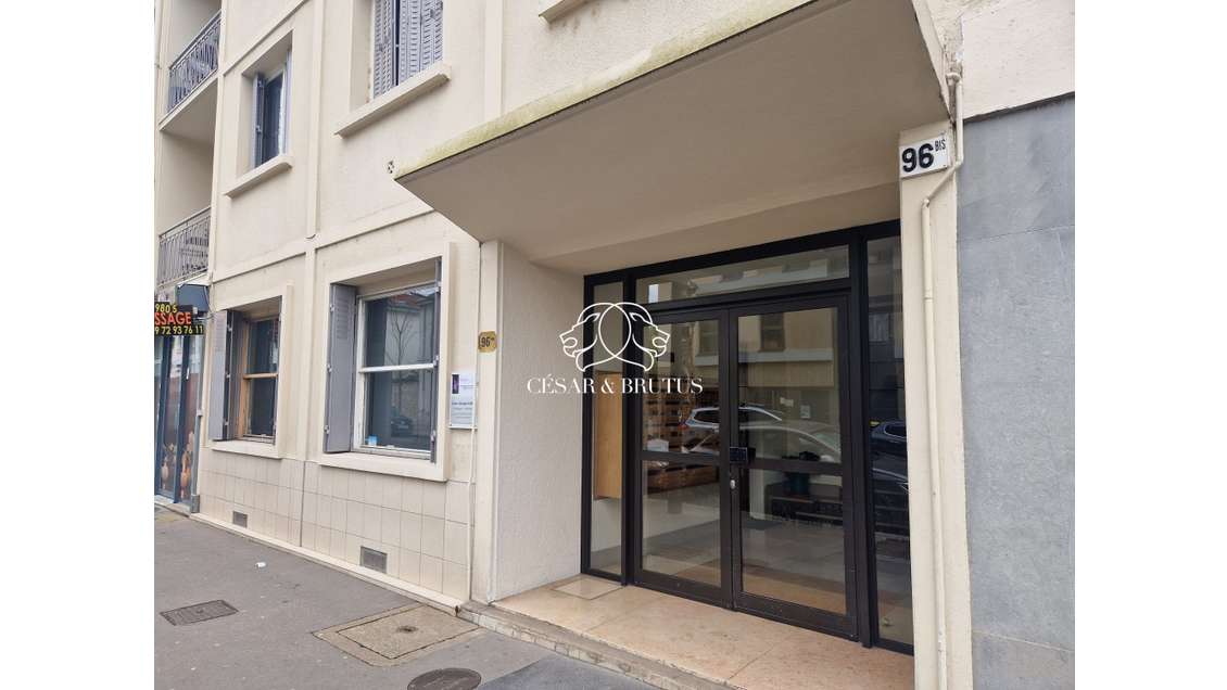 A louer local commercial 56,82m² Lyon 3 Montchat