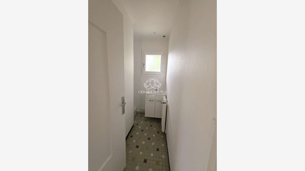Local professionnel 38m² à louer Lyon 3e Montchat