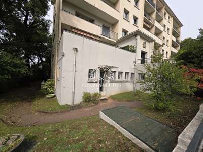 Local professionnel 38m² à louer Lyon 3e Montchat