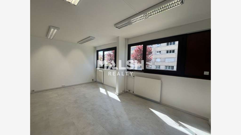 Loue bureaux 84m² rénovés avec balcon à Lyon 69003