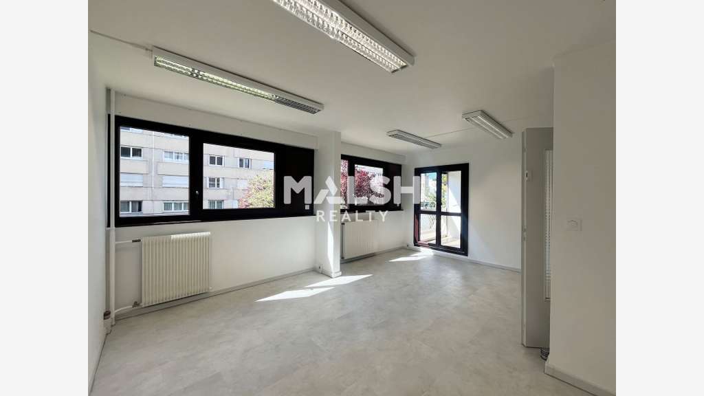 Loue bureaux 84m² rénovés avec balcon à Lyon 69003