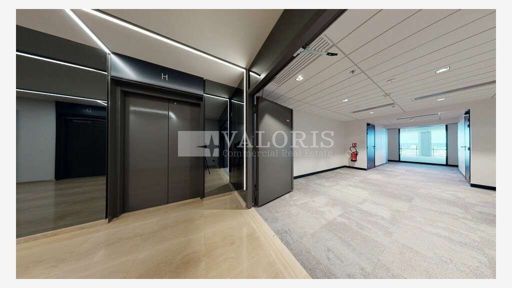 Bureaux rénovés à louer Lyon 3e tour CRAYON 