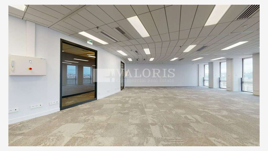 Bureaux rénovés à louer Lyon 3e tour CRAYON 