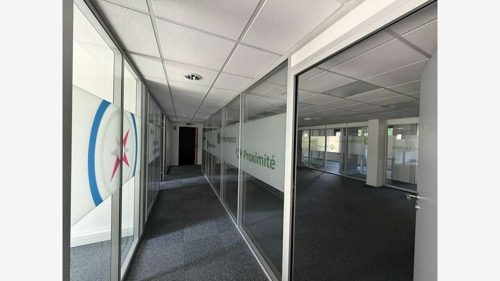 Bureaux de 900m² + stationnement à louer à Lyon 3
